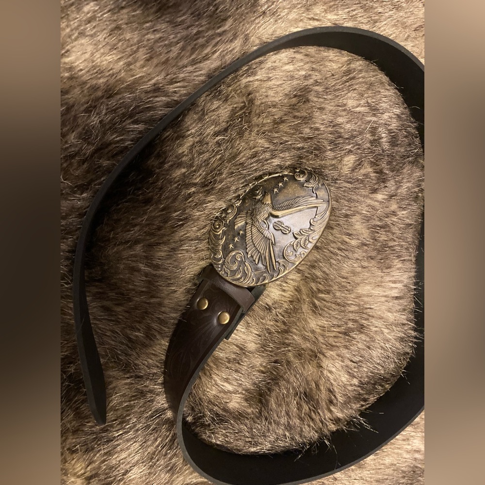 Bill Blass eagle buckle belt 36 great condition